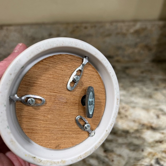 RARE - SHAFFORD
PORCELAIN BISQUE MUSIC
BOX: SWAN / GONE WITH THE WIND - VINTAGE - Picture 7 of 8